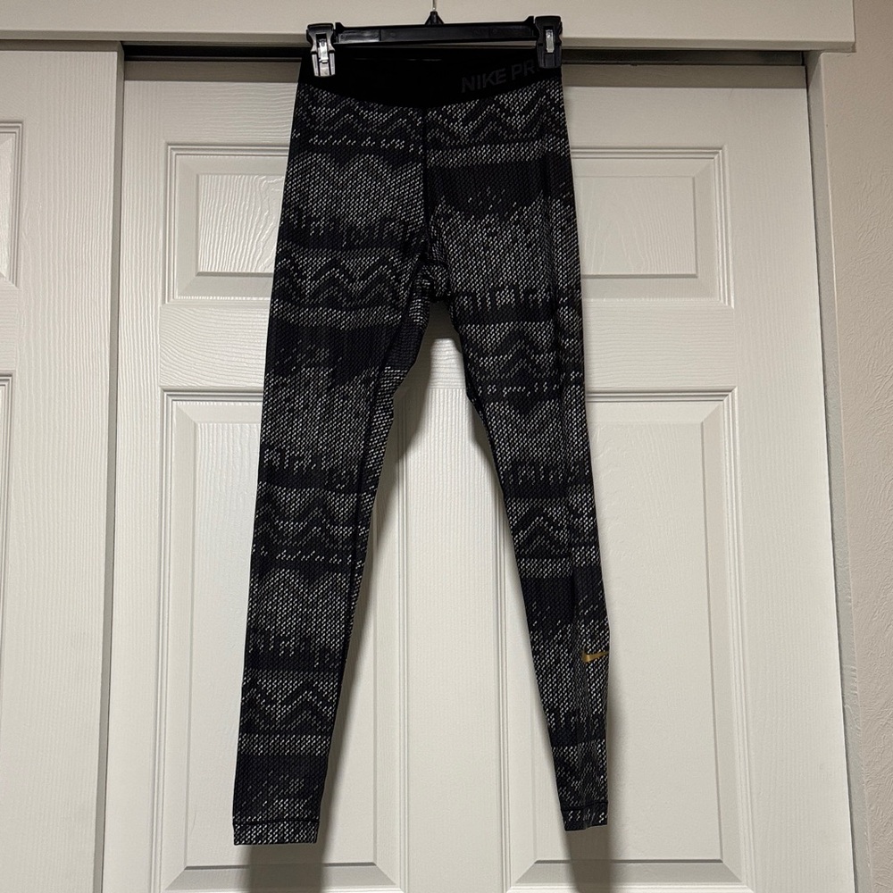 Women’s Nike Pro Dri-Fit Warm Leggings, Black Print, Size Small